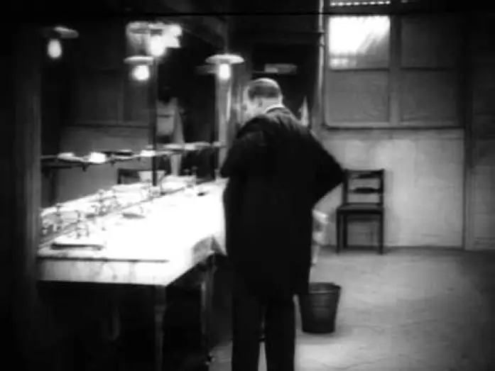 Відео до фільму Остання людина — The Last Laugh F.W. Murnau 1924.avi