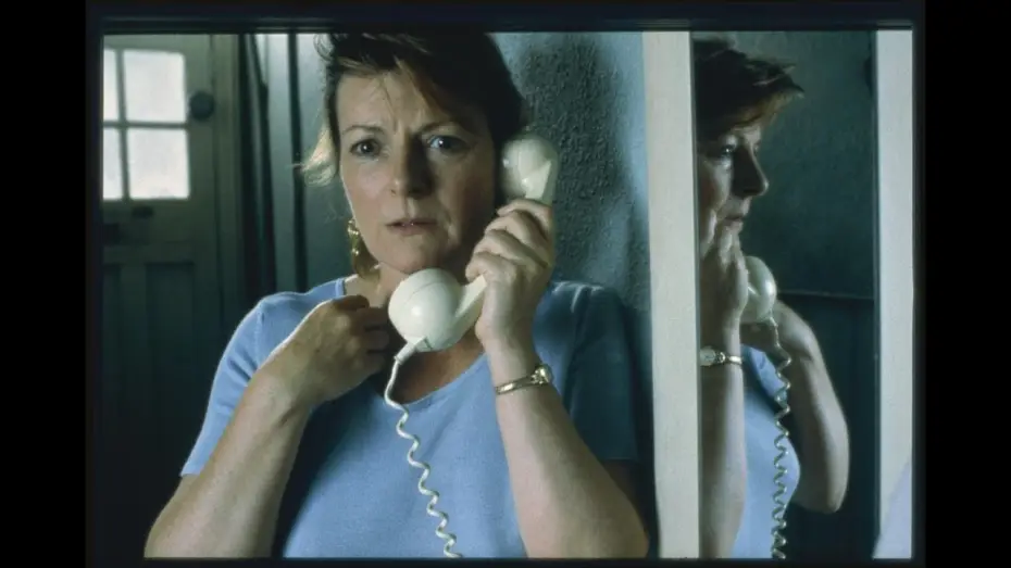 Відео до фільму Таємниці та брехня — tráiler subtitulado