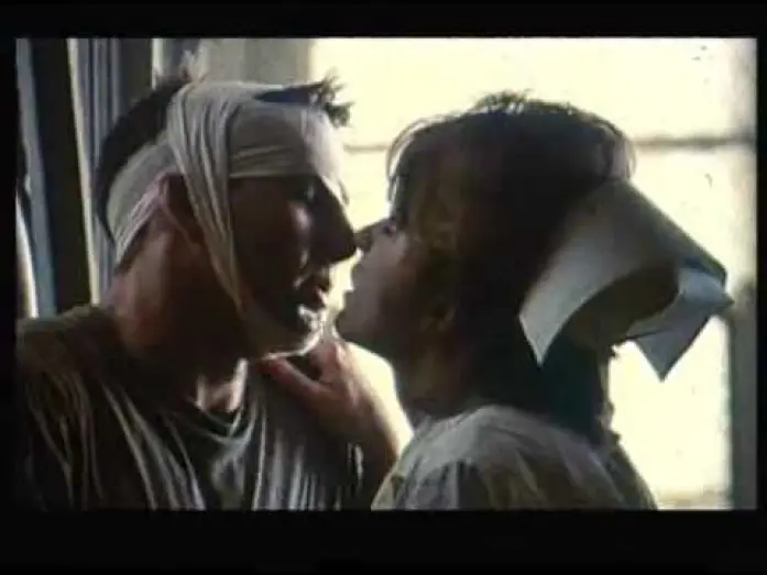 Відео до фільму Птаха — birdy bande annonce