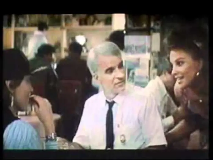 Відео до фільму Роксана — ROXANE (1987) Con Steve Martin e Daryl Hannah -  Trailer Cinematografico
