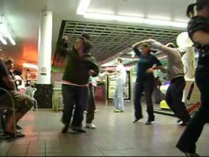 Відео до фільму Кохання і танці — Dancing In A Salt Lake City Mall