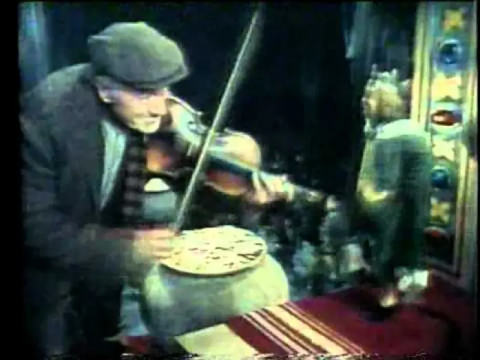 Відео до фільму Darby O'Gill and the Little People — Darby O'Gill and the Little People 1977 re-release TV trailer