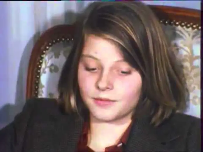 Відео до фільму Дівчинка, що живе в кінці провулка — Jodie Foster talks La petite fille au bout du chemin