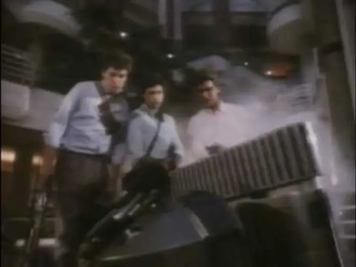 Відео до фільму Chopping Mall | SHOPPING (1986) - Chopping Mall (Trailer) GERMAN