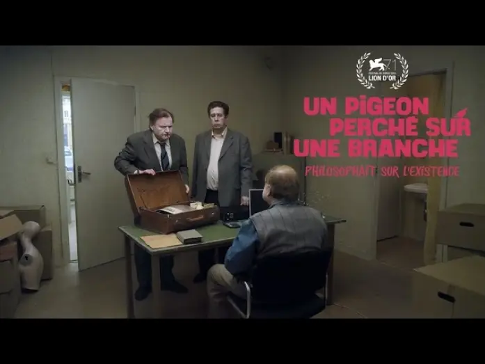 Відео до фільму Сидів голуб на гілці, міркуючи про буття — Un pigeon perché sur une branche philosophait sur l'existence bande-annonce officielle