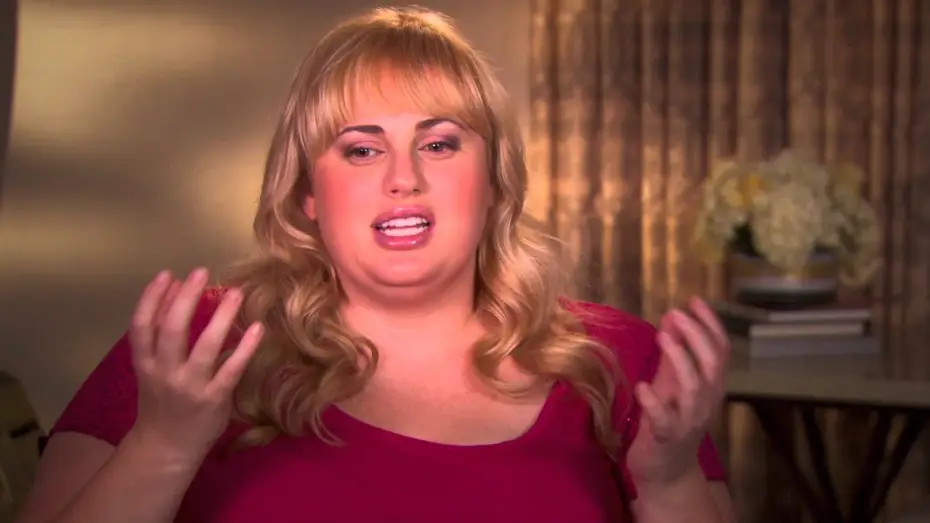 Відео до фільму Ідеальний голос — Featurette: "Meet Fat Amy"