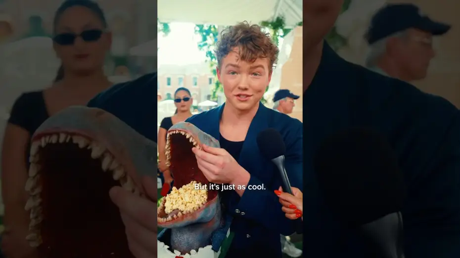 Відео до фільму Кінець Оук-Стріт — 🦖 x 🍿. Only available on Oak Street, not for purchase.