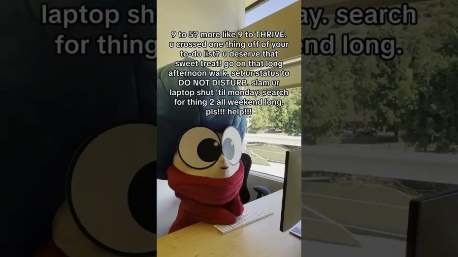 Відео до фільму Кіт у капелюсі — It’s giving employee of the month.