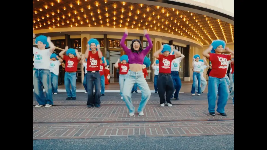 Відео до фільму Кіт у капелюсі — The Grove Flash Mob