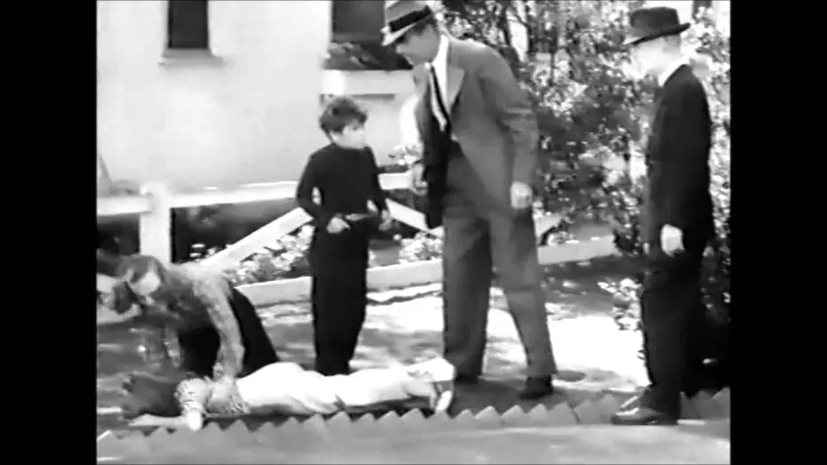 Відео до фільму Home Sweet Homicide — Home Sweet Homicide (1946) - Clip