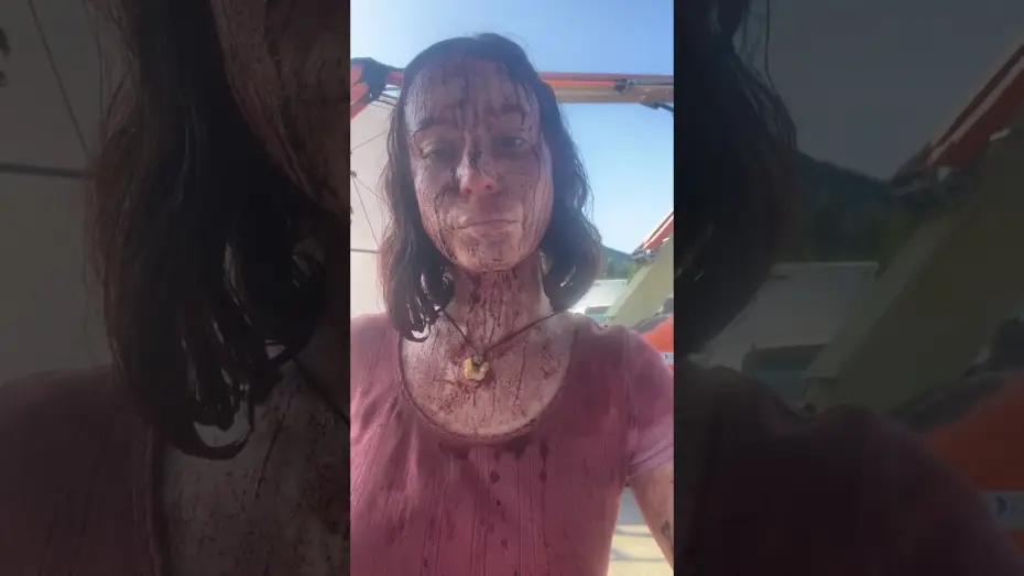 Відео до фільму Підлітковий секс і смерть у таборі «Міазма» — Hannah Einbinder, behind the scenes of Teenage Sex and Death at Camp Miasma.