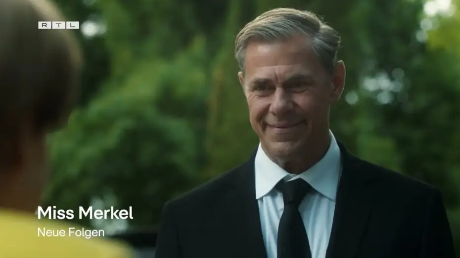 Відео до фільму Miss Merkel - Mord auf dem Friedhof — Miss Merkel - Ein Uckermark-Krimi | Offizieller Trailer | RTL