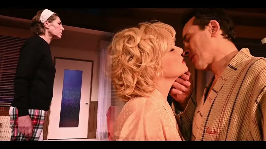 Відео до фільму Bungalow 21 — BUNGALOW 21 - Théâtre de la Madeleine - Bande annonce