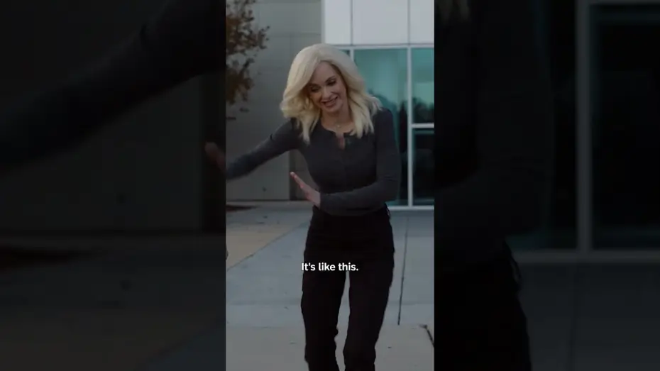 Відео до фільму Дуже страшне кіно — She's not new to this, she's true to this