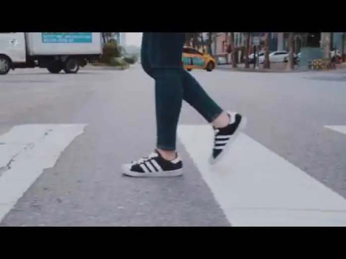 Відео до фільму the crazy guy — Real Life People Walking - Visual Sequence / EveryDay Life / FREE stock footage #noncopyrightvideos