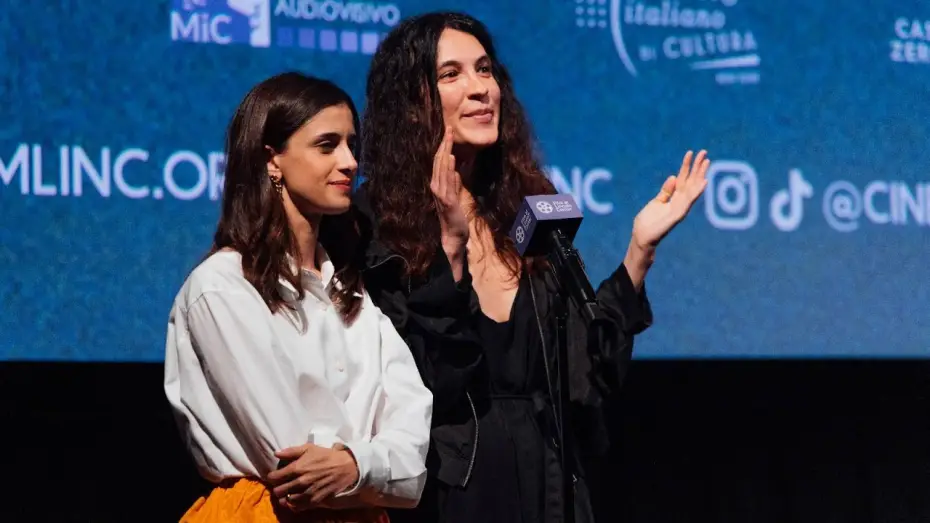 Відео до фільму Викрадення Арабелли — Carolina Cavalli and Benedetta Porcaroli on The Kidnapping of Arabella