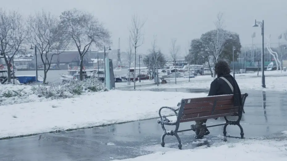 Відео до фільму Kırağı Tutmuş Yaprak — Kırağı Tutmuş Yaprak (2026) | Kısa Film Resmî Fragman