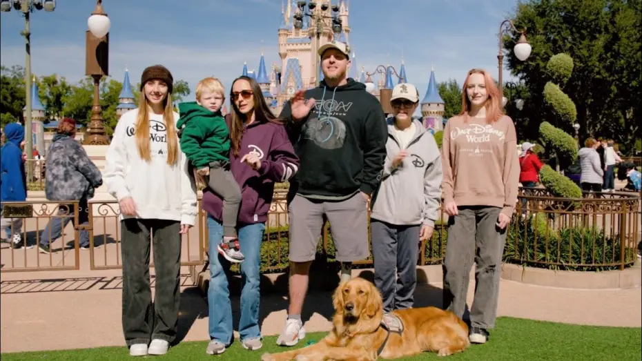 Відео до фільму The Wonderful World of Disney: Holiday Spectacular — Veteran Surprised with Walt Disney World Family Vacation