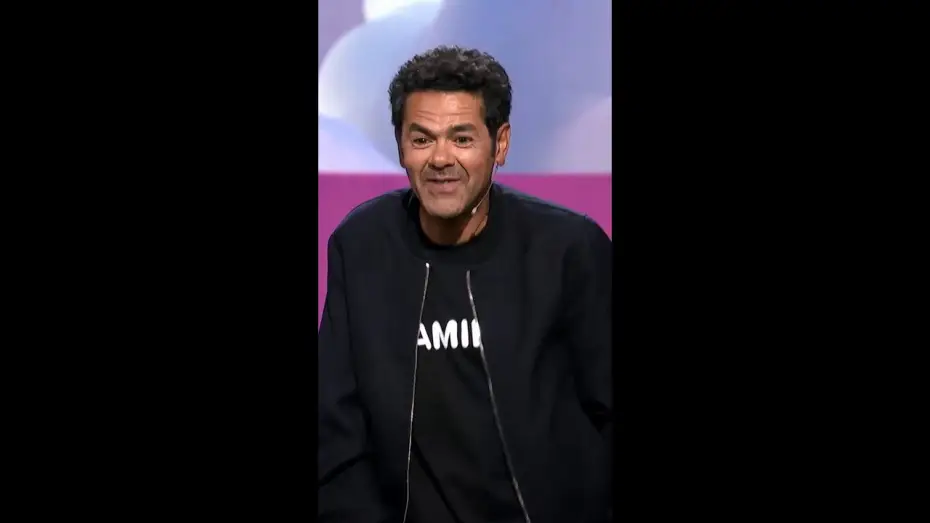 Відео до фільму Juste pour Rire Montréal 2025 — Vous avez déjà vu un Quebecois énervé ? Moi jamais. #JustePourRire #JamelDebbouze