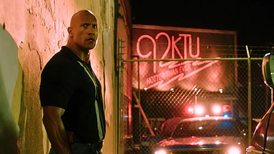 Відео до фільму Емпайр Стейт — Dwayne Johnson caught in a shootout