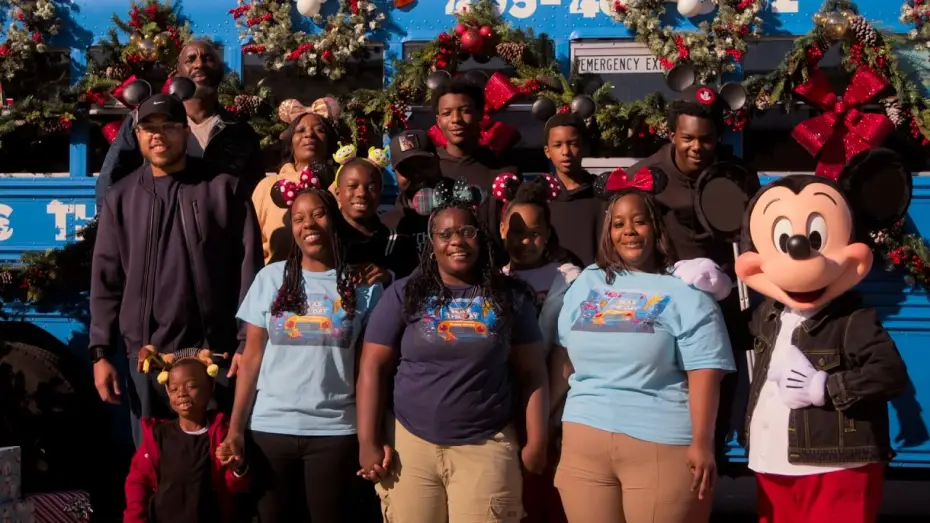 Відео до фільму Disney Parks Magical Christmas Day Parade — Oklahoma Sisters Surprised with Disney World Vacation | Disney Parks Magical Christmas Day Parade