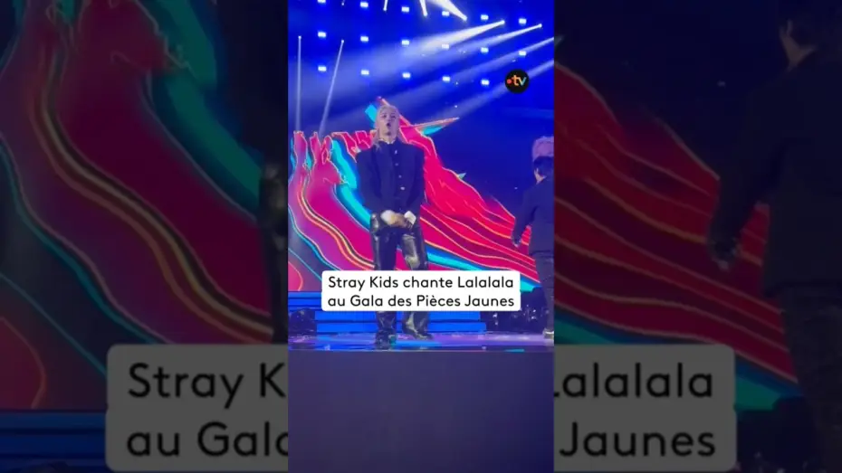 Відео до фільму Le Gala des Pièces Jaunes 2026 : Le concert événement — #StrayKids en feu lors du #GalaDesPiècesJaunes avec "Lalalala" 🔥 #francetv #kpop