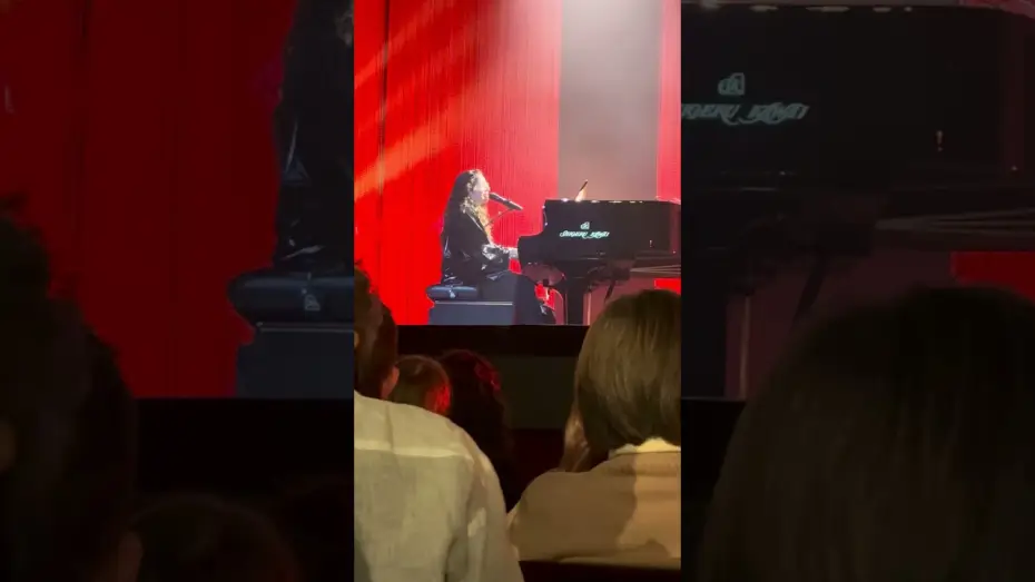 Відео до фільму The songs of Joni Mitchell au Casino de Paris | Ya&euml;l Na&iuml;m "Both sides now" - 17/11/25 - Casino de Paris