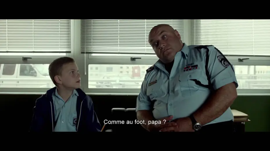 Відео до фільму מי מפחד מהזאב הרע — BIG BAD WOLVES Extrait Bouche-toi les oreilles VOST