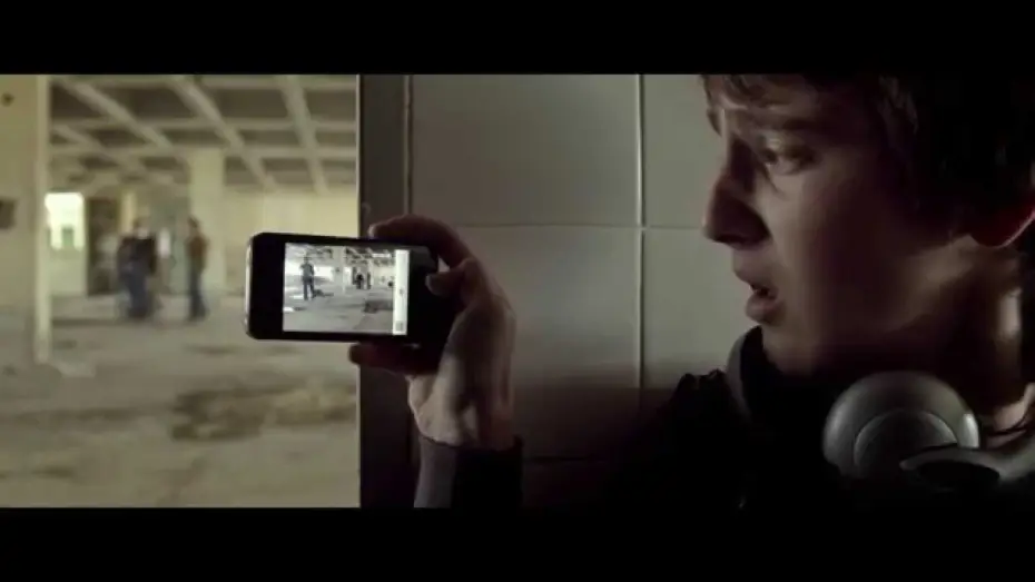 Відео до фільму מי מפחד מהזאב הרע — BIG BAD WOLVES Extrait La Bavure VOST
