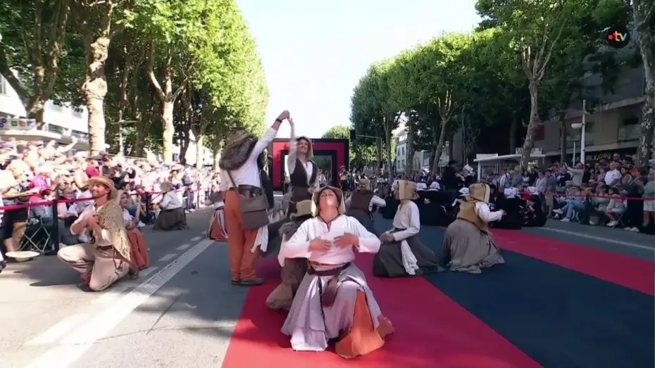 Відео до фільму La Grande Parade des Nations celtes — Grande Parade des Nations Celtes 2026 - Le cercle Festerion ar Brug (Pluneret)