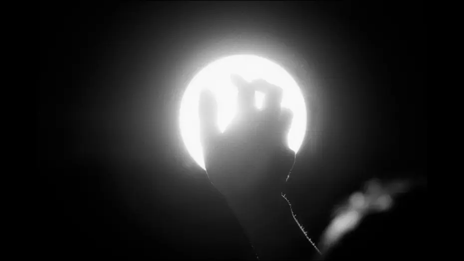 Відео до фільму 黑夜裏的陽光特別毒辣 — The Sun Burns Incandescent at Night -- Trailer