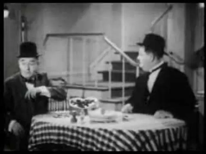 Відео до фільму Летючі двійки — The Flying Deuces Trailer (1939)