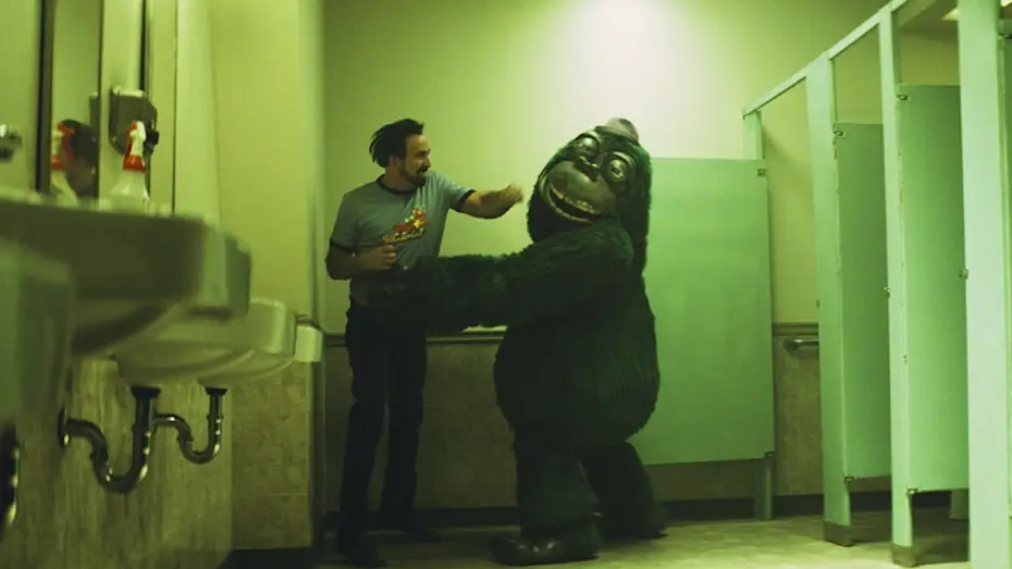 Відео до фільму Країна чудес Віллі — Nicolas Cage VS Gus Gorilla