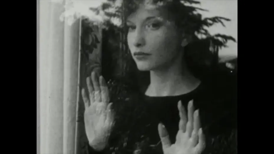 Відео до фільму Полудневі тенета — Meshes of the Afternoon  (1943) - Maya Deren (Original Music by Feona Lee Jones)