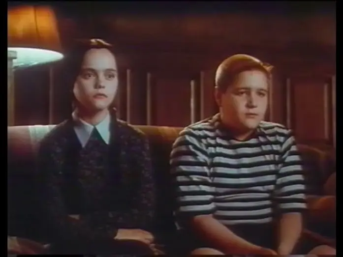 Відео до фільму Моральні цінності сімейки Адамсів — THE ADDAMS FAMILY VALUES - Trailer (1993, German)