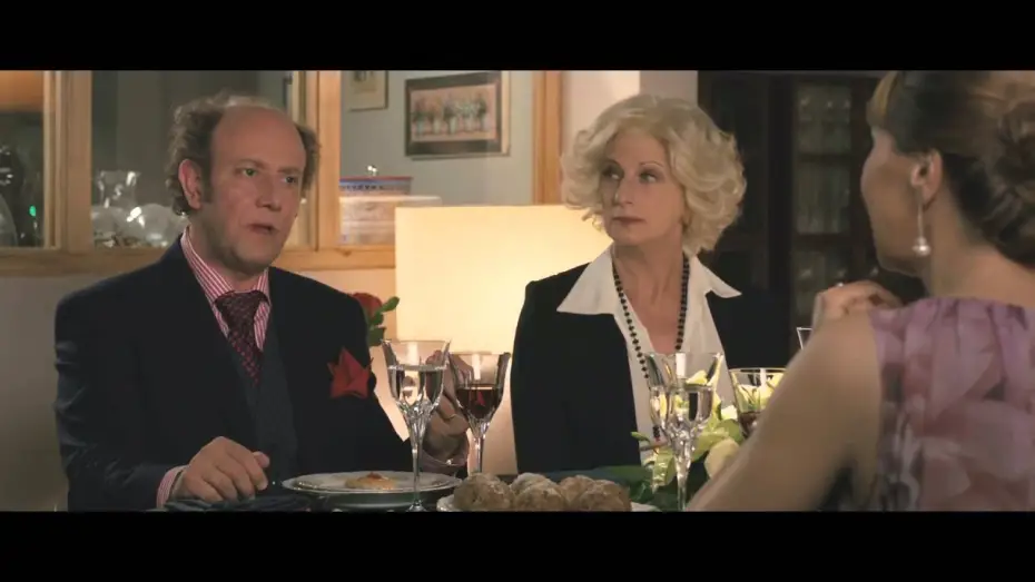 Відео до фільму Бос у вітальні — Un Boss in Salotto - Cena - Clip dal film | HD