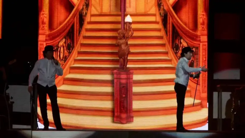 Відео до фільму Serrat & Sabina: dos pájaros contraatacan — La orquesta del Titanic - Serrat & Sabina - VIVO LUNA PARK - BS AS ARG - Abril 2012