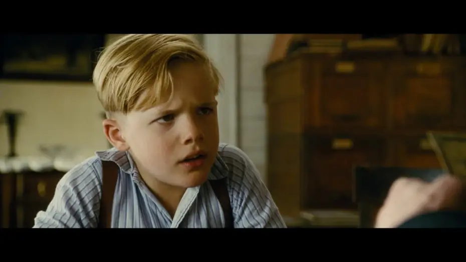 Відео до фільму Little Boy — Little Boy Extrait 3 VF - La liste ancestrale (Au cinéma le 10 mai 2017)