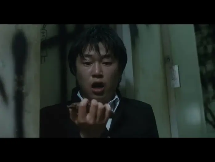 Відео до фільму Блакитна весна — Blue Spring (2001) - School Bathroom Chase Scene