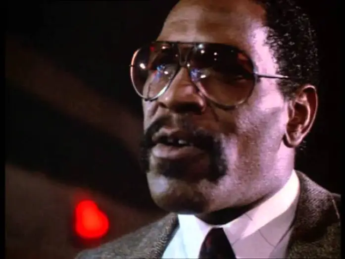 Відео до фільму Схід «Чорного Місяця» — BLACK MOON RISING 1986 TRAILER TOMMY LEE JONES, LINDA HAMILTON