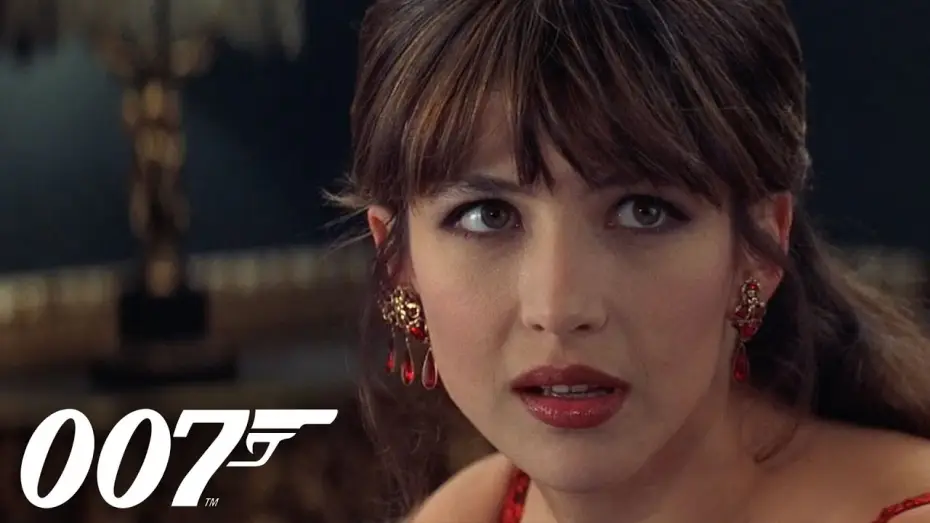 Відео до фільму 007: І цілого світу замало — Elektra arrives at the Casino