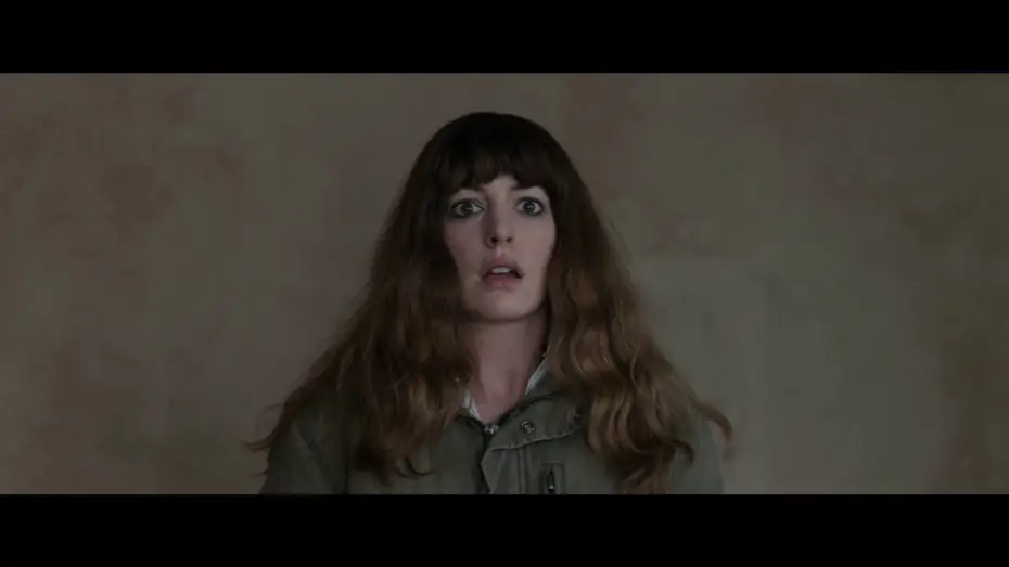 Відео до фільму Моя дівчина – монстр — COLOSSAL - Bande-annonce officielle VF