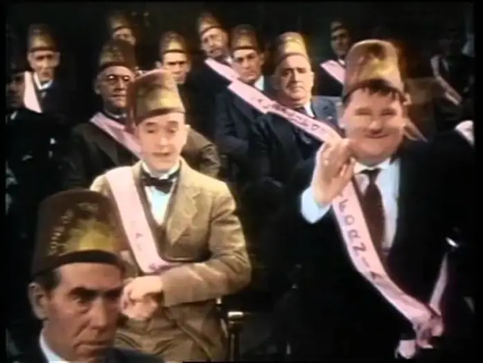 Відео до фільму Сини пустелі — LAUREL ET HARDY les compagnons de la noubacolorisé 1