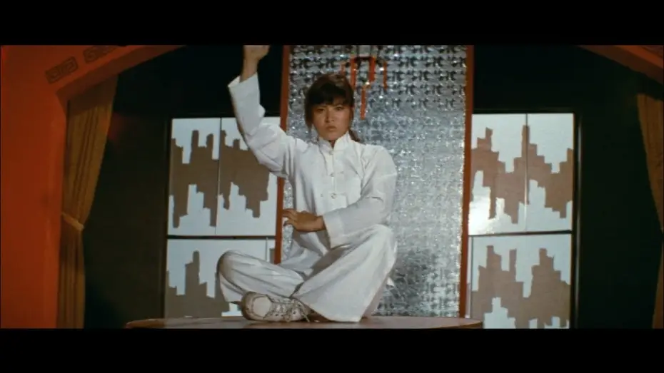 Відео до фільму 女必殺拳 — Sister Street Fighter - Original Trailer HD (Kazuhiko Yamaguchi, 1974)