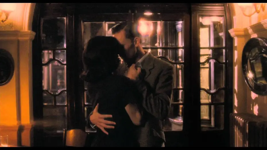 Відео до фільму Глибоке синє море — The Deep Blue Sea - First Look