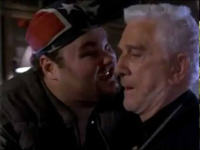 Відео до фільму Камуфляж — Camouflage (2001) - trailer Leslie Nielsen, Lochlyn Munro