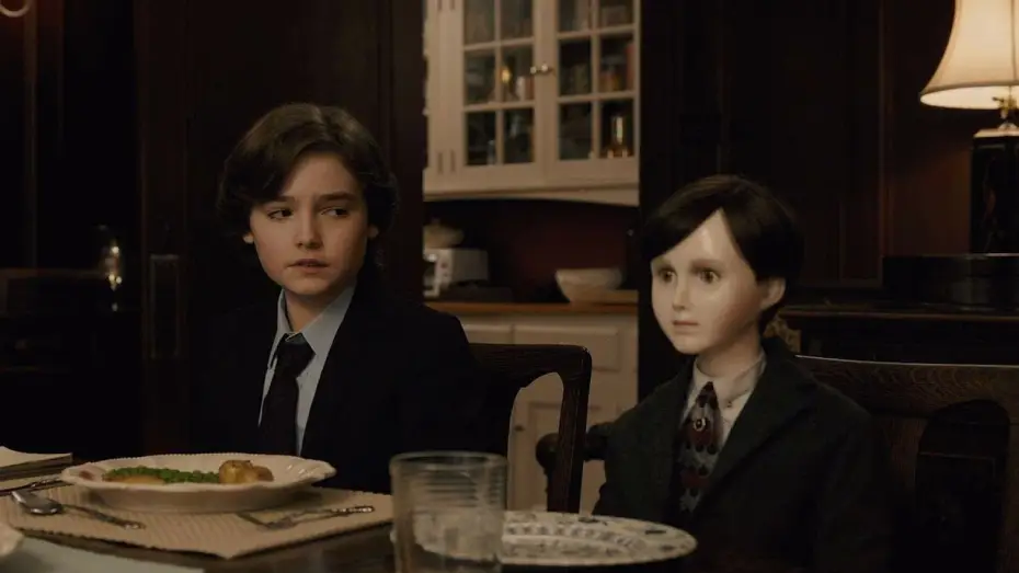 Відео до фільму Лялька 2: Брамс — The Boy: La maldición de Brahms (2020)