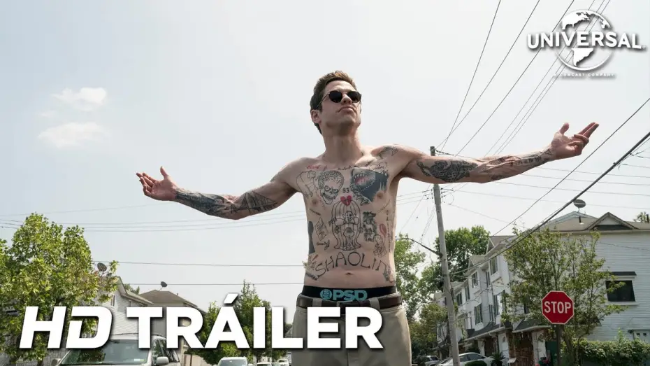 Відео до фільму Король Стейтен-Айленда — EL REY DEL BARRIO - Tráiler Oficial (Universal Pictures) - HD