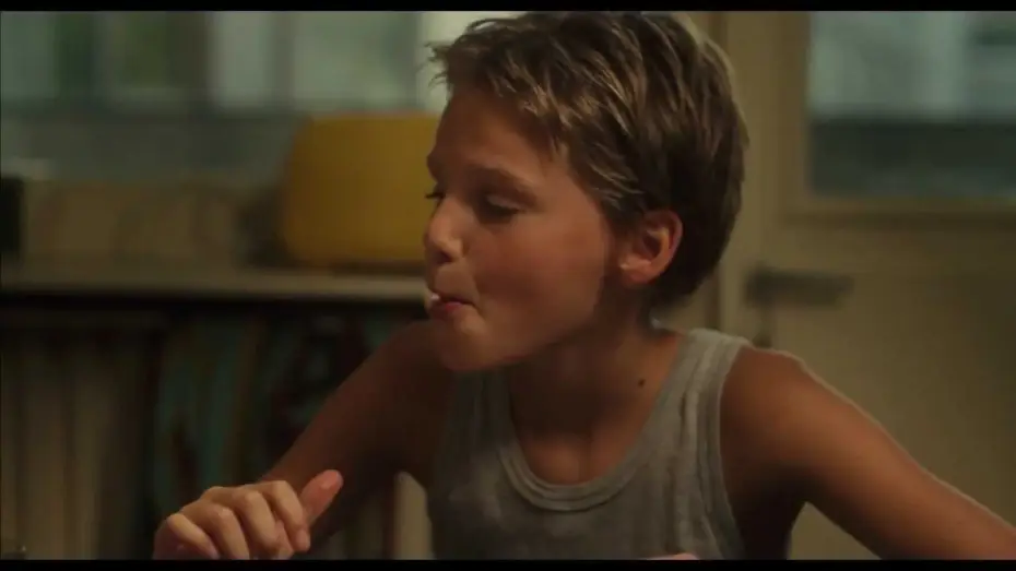 Відео до фільму Дівчисько — "Tomboy"  Trailer oficial con subtítulos en español
