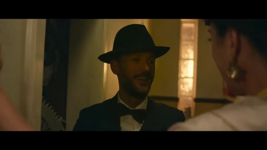 Відео до фільму Русалка в Парижі — Une Sirène à Paris - Extrait : "Rossy" [VF]